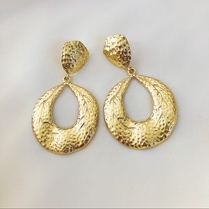 Hollow Out Water Drop Earrings